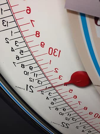 فوائد شرب الماء الساخن على الريق للتخسيس